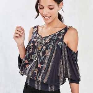 Ecote Modern Tabby Cold Shoulder Top